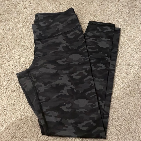 Fabletics Black Camo Leggings EUC - Picture 2 of 7